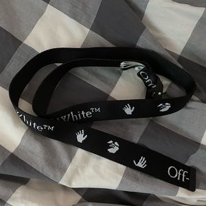 NWOT. OFF WHITE 'Hands' logo industrial belt